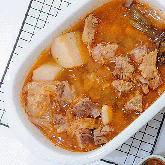 BUYDEEM-北鼎-北鼎多功能蒸燉鍋-蒸鍋-電鍋-陳月卿-養生達人-食譜-食農-食農教育-綠色食譜-綠色飲食-永續飲食-當季食材-在地食材-韓國-韓食-馬鈴薯排骨湯-燉湯