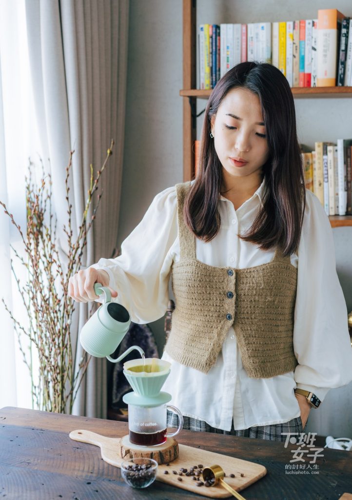 下班女子的討好人生-好攜帶、超美好控水的手沖咖啡壺和濾杯推薦｜居家露營都適用！BUYDEEM北鼎手沖咖啡壺組