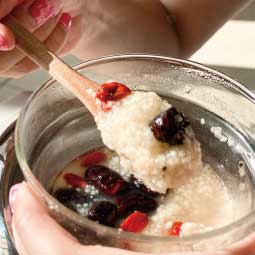 BUYDEEM-北鼎-粉漾-烹煮壺-one用壺-BUYDEEM-陳月卿-養生達人-食譜-免開火-免顧火-過敏-粥-茶-營養-養生-小米紅棗粥-蔬食-vegan-洋甘菊-黑豆茶-保養-春秋季節交替