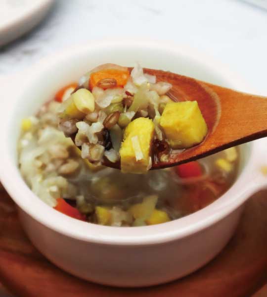 大侑-分享-食譜-北鼎-粉漾壺-烹煮壺-懷孕-孕養食刻-孕媽咪-孕婦-便祕-改善-營養師-粥品-無油-五穀-蔬菜粥-穩血糖-高麗菜-玉米-紅蘿蔔-低熱量