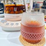 養生五行茶以紅棗、桂圓、枸杞、老薑與紅茶煮成的秋冬養生熱飲